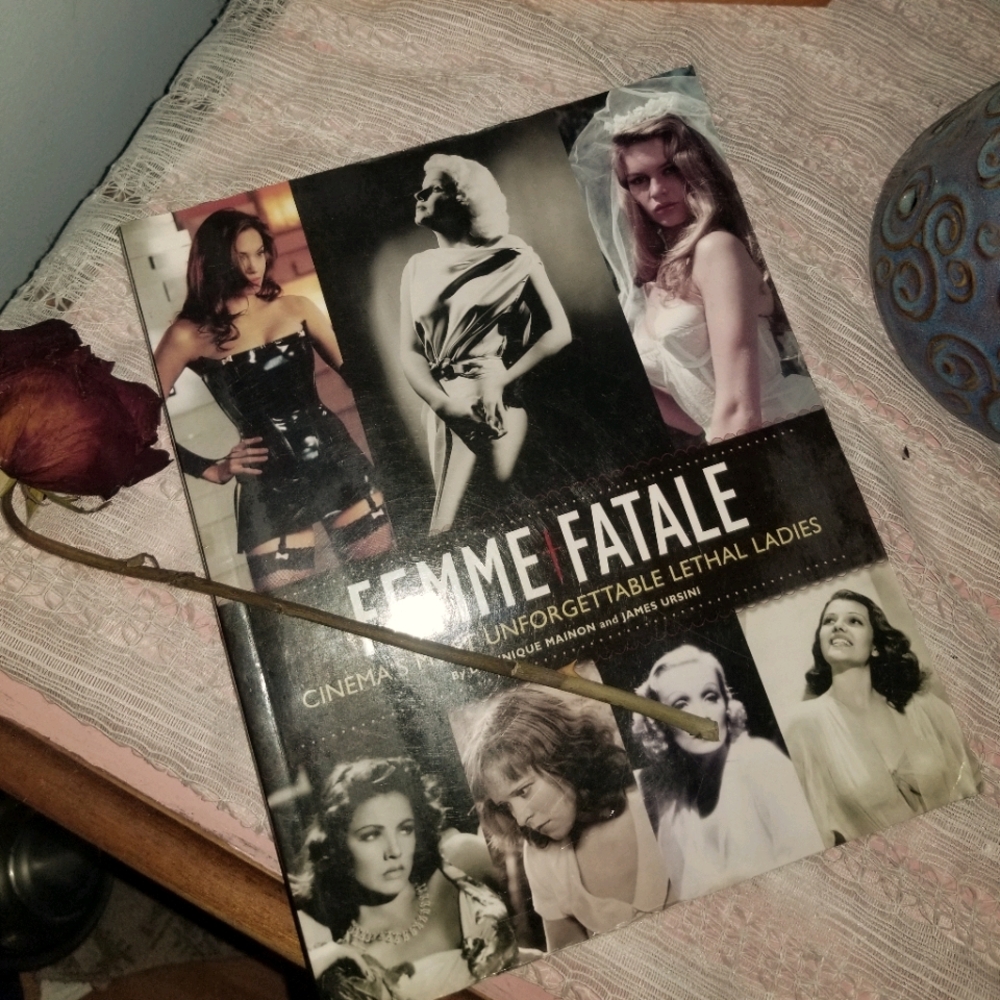 Femme Fatale Book💄👠🍷